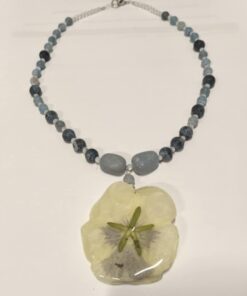 Πανσές, ημιπολύτιμες χάντρες σοδαλίτη, αμαζονίτη και φεγγαρόπετρας, ατσάλινο κούμπωμα