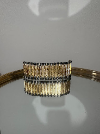 Βραχιόλι με μεταλλικά ζαμακ φτερά 24Κ επίχρυσα και χάντρα αιματίτη - Image 2