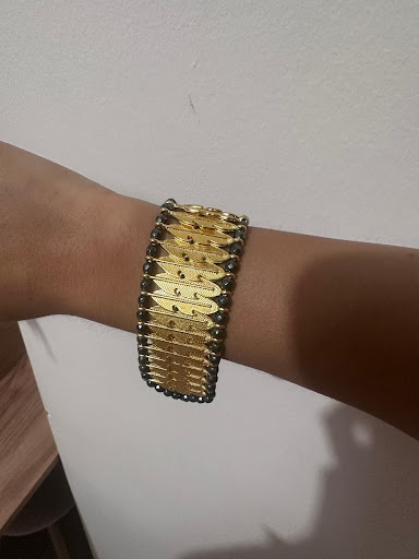 Βραχιόλι με μεταλλικά ζαμακ φτερά 24Κ επίχρυσα και χάντρα αιματίτη