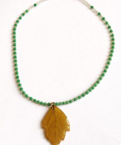 Κολιε Φθινοπωρινό φύλλο ιβίσκου, γυάλινες χάντρες, ατσάλινο κούμπωμα